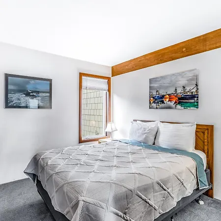 The Embarcadero Condos Newport Room photo