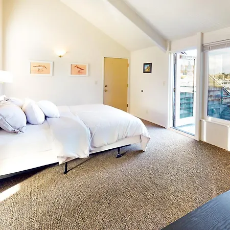 The Embarcadero Condos Newport Room photo