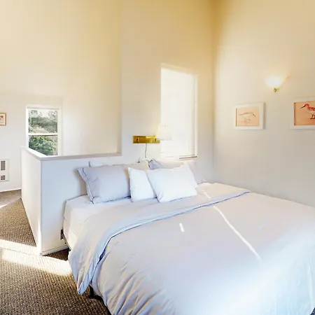 The Embarcadero Condos Newport Room photo